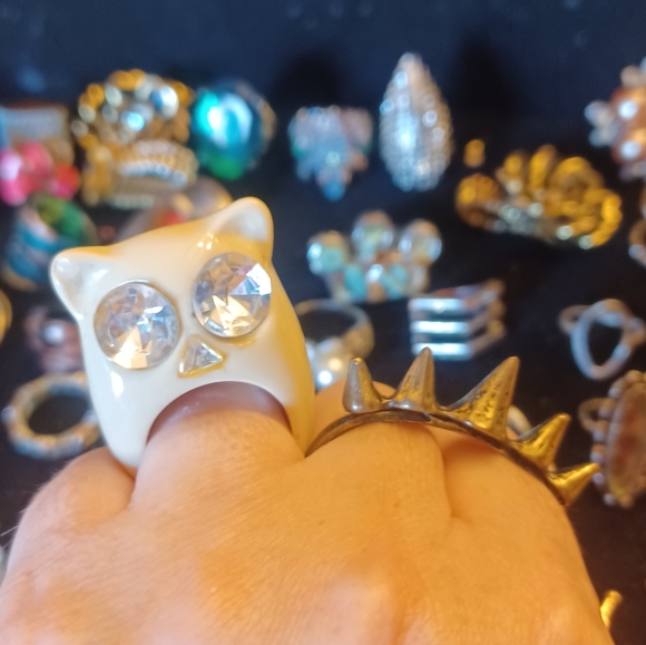 Fashion Rings - Picture 12 of 15